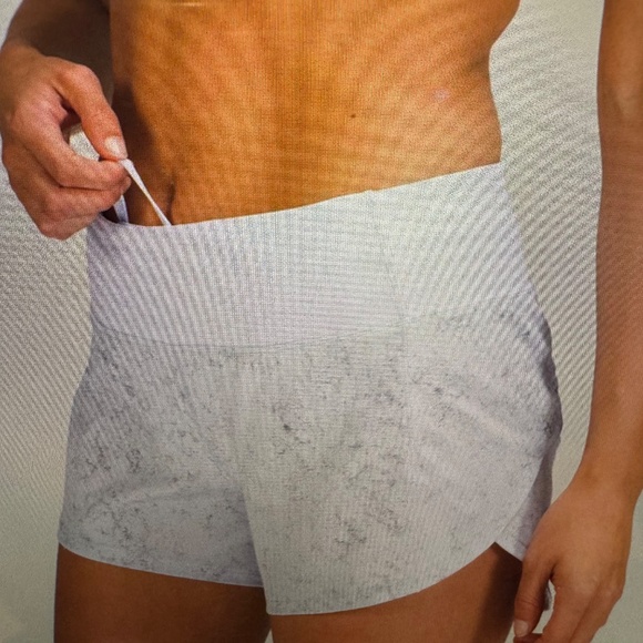 Lululemon Speed Up Mid-Rise Lined Short 4" - Picture 4 of 6